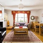 Spacious, Light-Filled 2 Bedroom Apartment