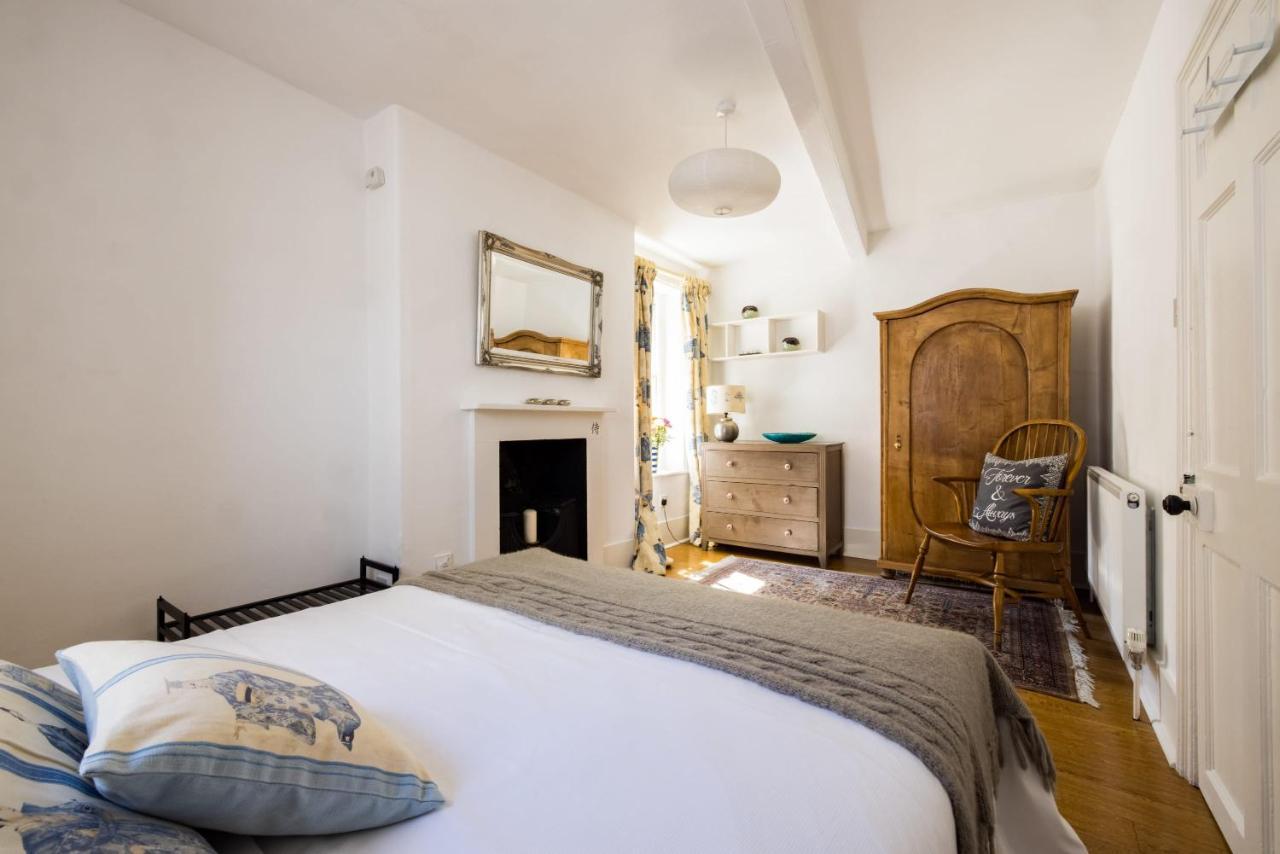 Spacious, Light-filled 2 Bedroom London