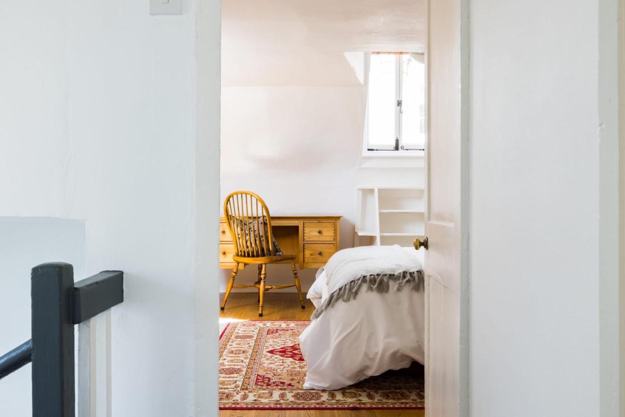 Spacious, Light-filled 2 Bedroom Holiday home London