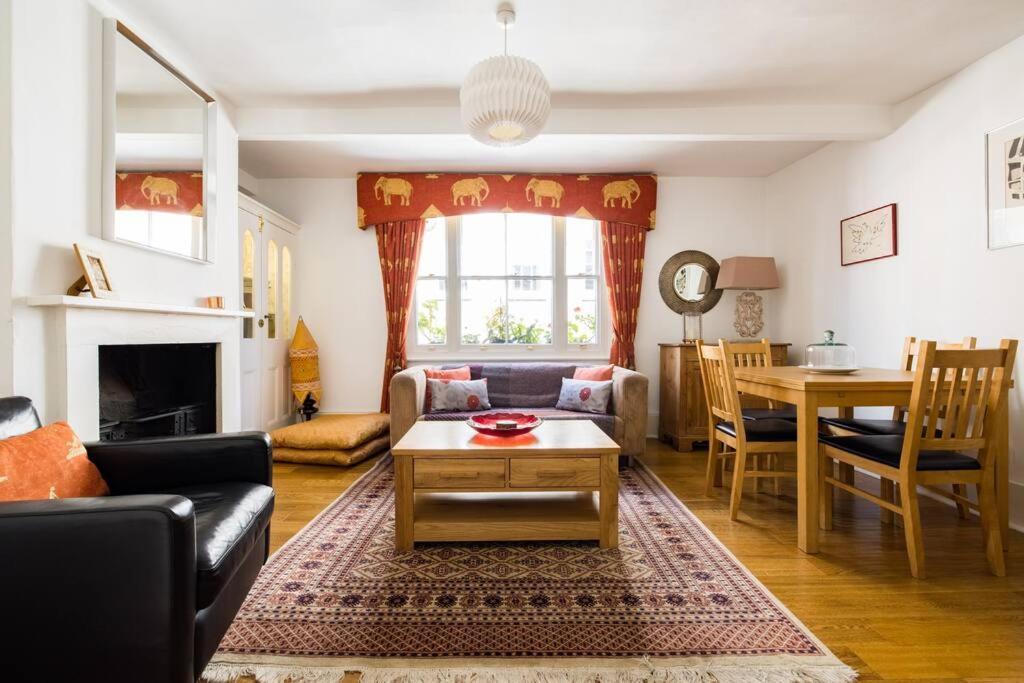 Spacious, Light-filled 2 Bedroom